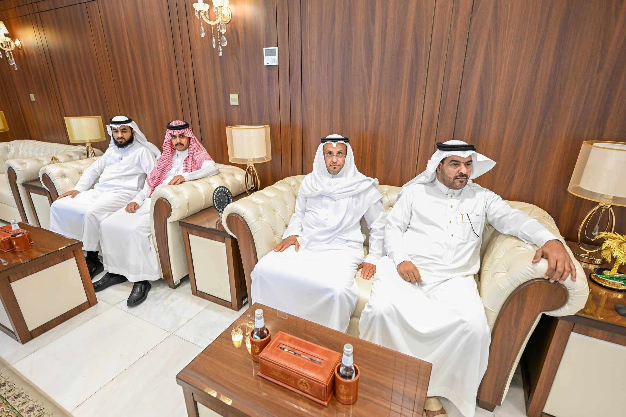 أمير حائل يستقبل رئيس جمعية حضارات للتراث ويطلع على خططها المستقبلية