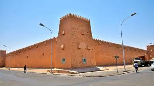 تقديم الاستشارات والإرشاد الثقافي للأفراد والمؤسسات المهتمة بالتراث